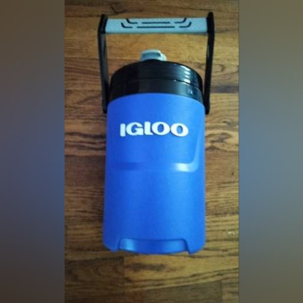 Igloo Blue Water Jug 64oz